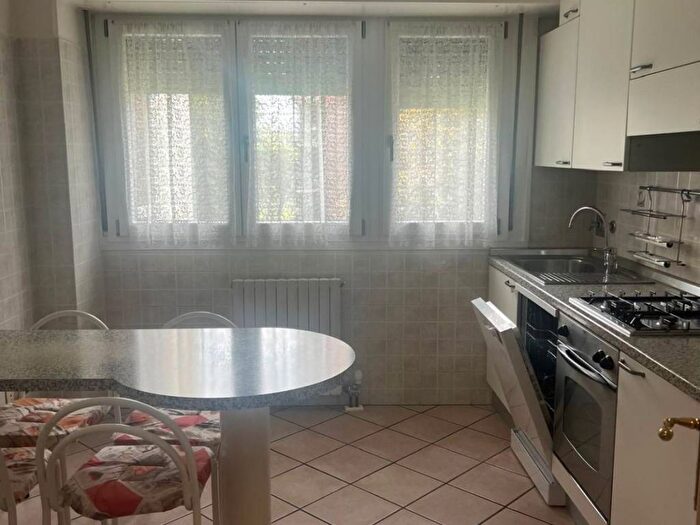 Appartamento quadrilocale in affitto in Via Vittorio De Sica, Ospedale Volturno, Parma
