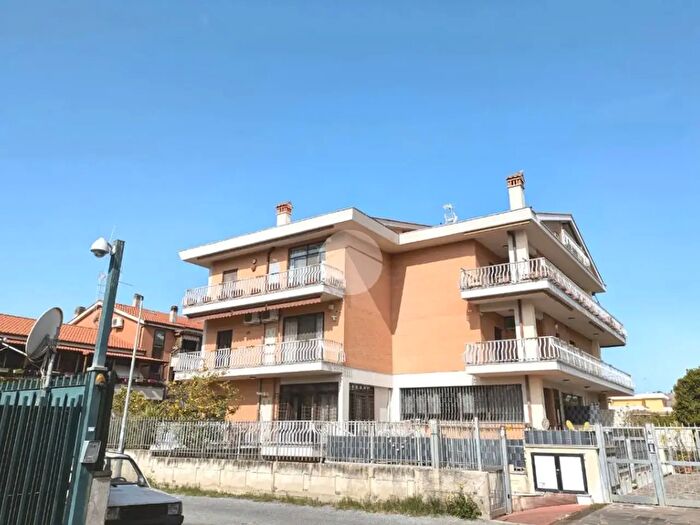 Appartamento trilocale in vendita in Roma