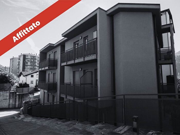 Appartamento trilocale in affitto in Via Don Gnocchi A, Centro, Mandello del Lario