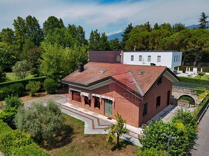 Casa con 6 locali in vendita in Via Lucio Riccobelli, Brescia