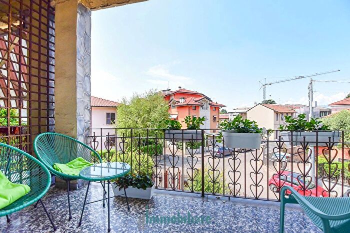 Casa con 8 locali in vendita in Via Maggio Giussano, Giussano