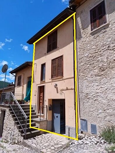 Casa con 8 locali in vendita in Via delle Forosette, Norcia