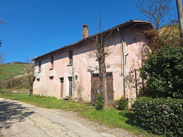 Casa con 10 locali in vendita in Zona Tranquilla, Brisighella