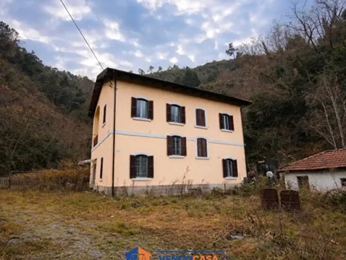 Casa con 6 locali in vendita in Via Santuario, Savona