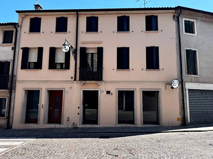 Appartamento trilocale in vendita in Via Principe Umberto, Este