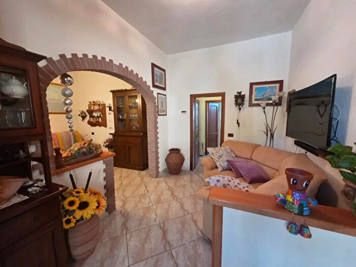 Casa trilocale in vendita in Rosignano Marittimo