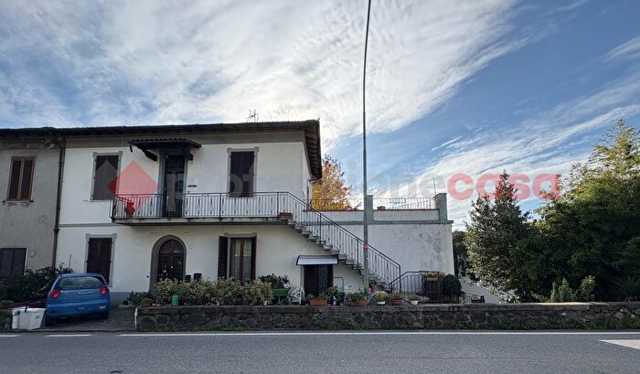 Appartamento trilocale in vendita in Via Giovanni XXIII Fornoli, Bagni Di Lucca