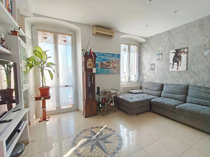 Appartamento con 6 locali in vendita in Zona Pra Genova, Genova