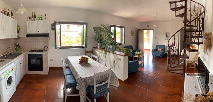 Casa con 7 locali in vendita in Cda Fazzari Snc, Tropea