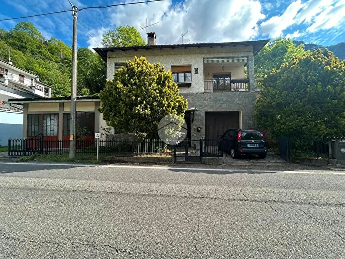 Casa quadrilocale in vendita in Via San Donato, Locana
