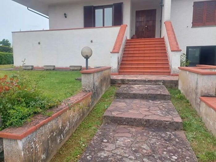 Casa con 8 locali in vendita in Castelfranco Di Sotto