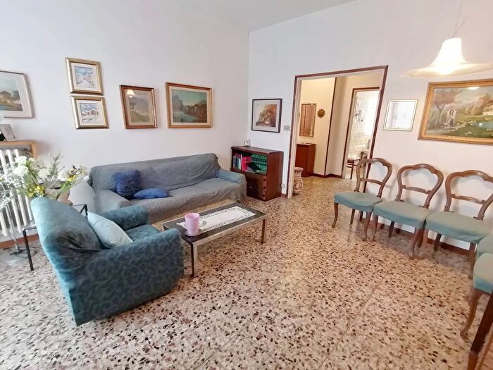 Appartamento trilocale in vendita in Via Caldone, Lecco