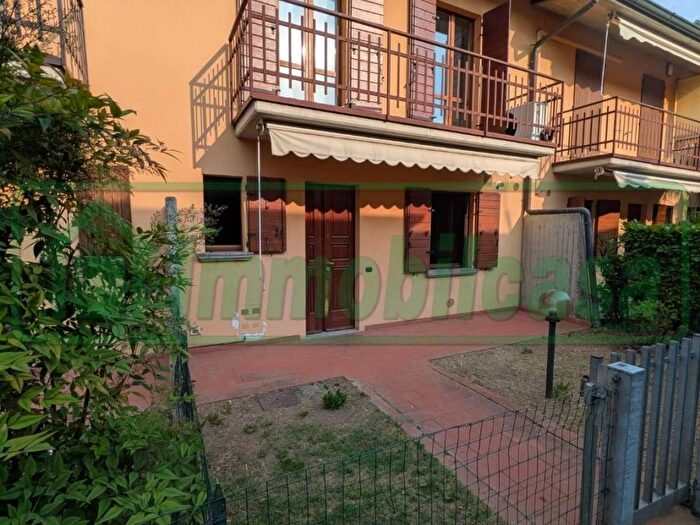 Casa quadrilocale in vendita in Via Brenta, Seriate