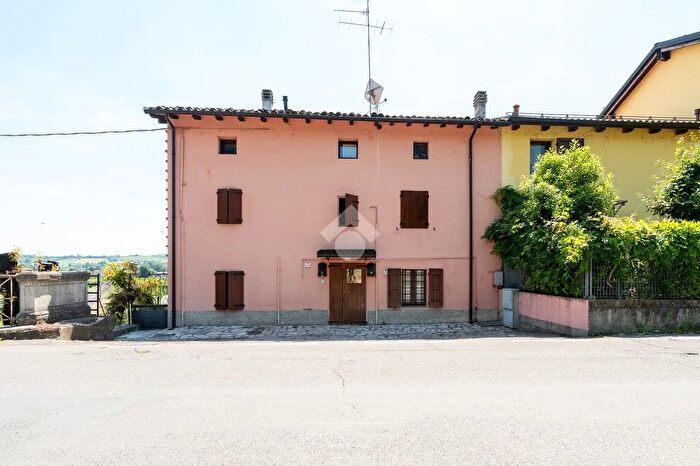 Casa trilocale in vendita in Via Modenese, Vignola