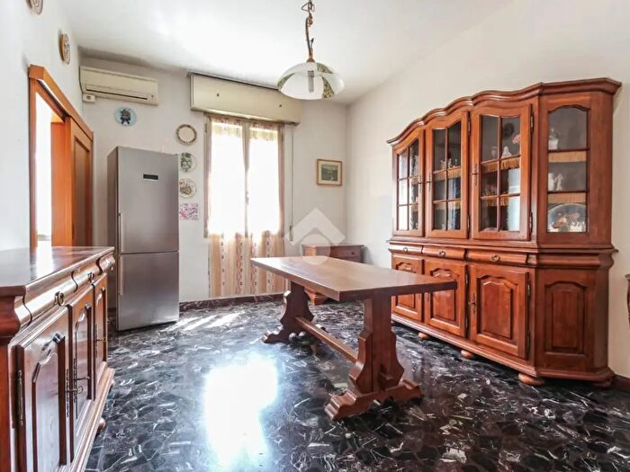 Appartamento trilocale in vendita in Via Filippo Schiassi, Bologna