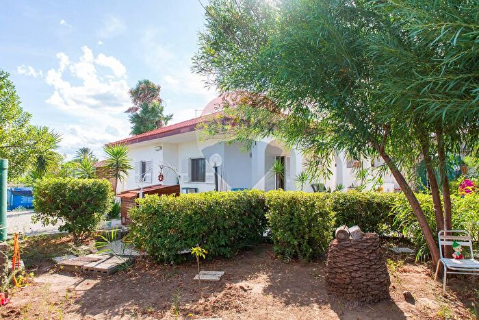 Casa quadrilocale in vendita in Via Favignana, Catania