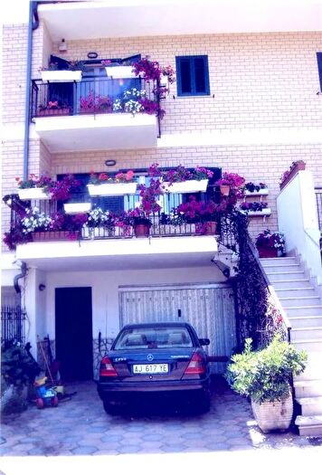 Casa con 7 locali in vendita in Fondi