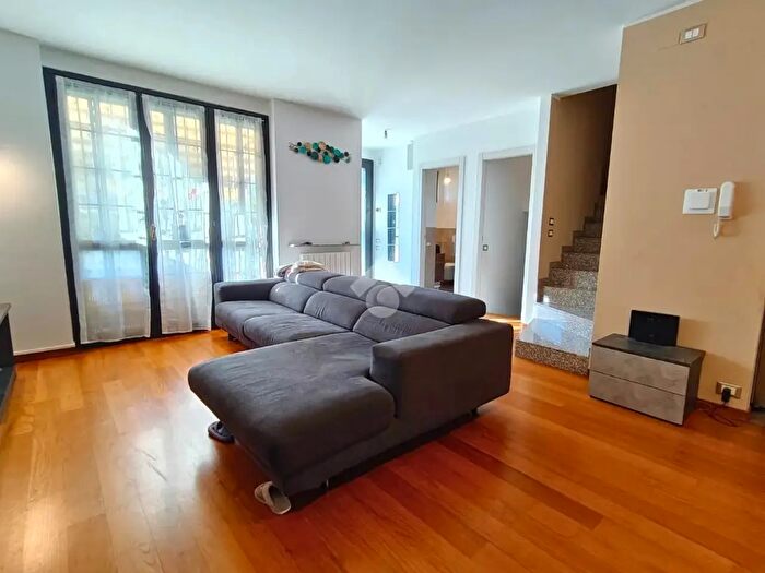 Casa quadrilocale in vendita in Via Capitano Sora, Dalmine