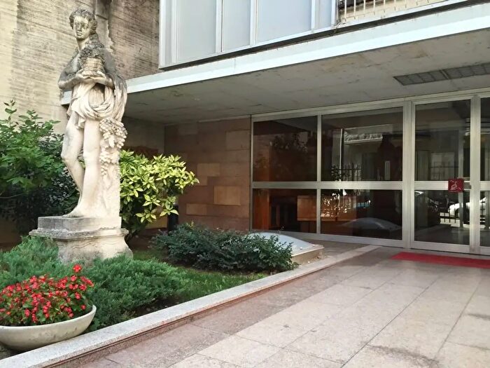 Appartamento monolocale in affitto in Via Monte Leone, Milano