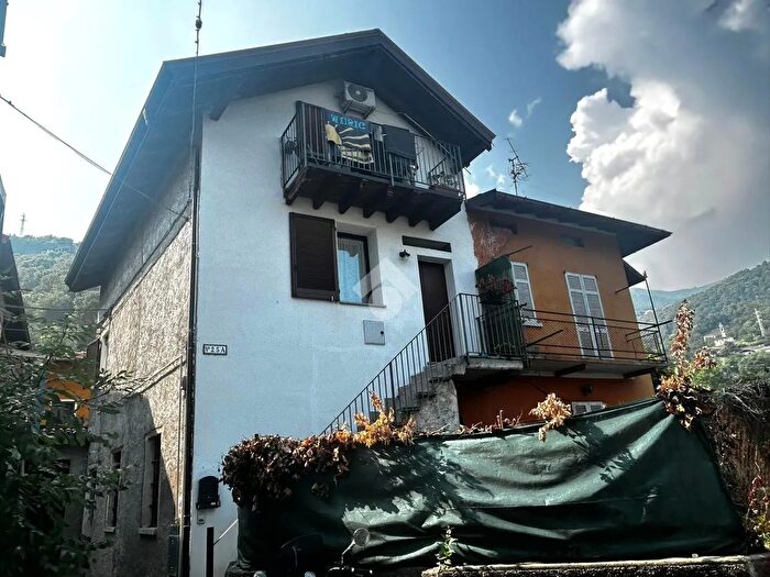 Casa trilocale in vendita in Via Guasto, Gravedona ed Uniti