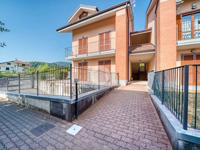 Appartamento con 6 locali in vendita in Via Moncenisio, Giaveno