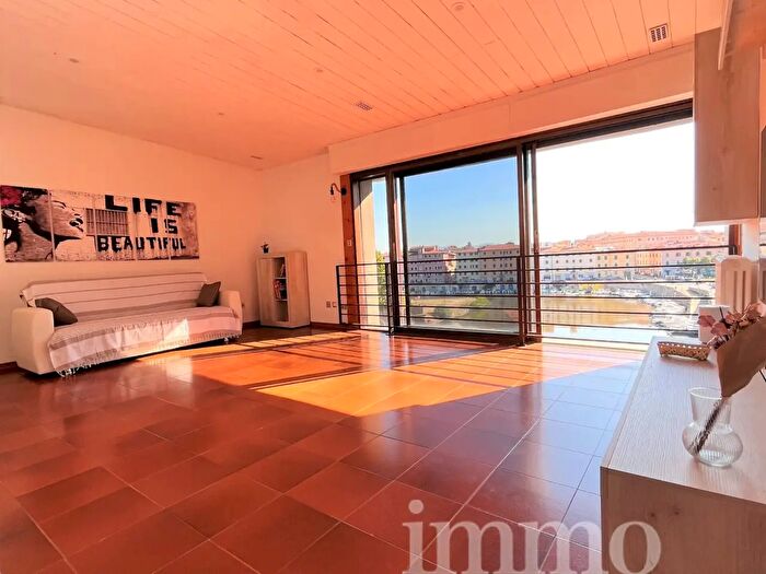 Appartamento con 5 locali in affitto in Viale degli Avvalorati, Livorno