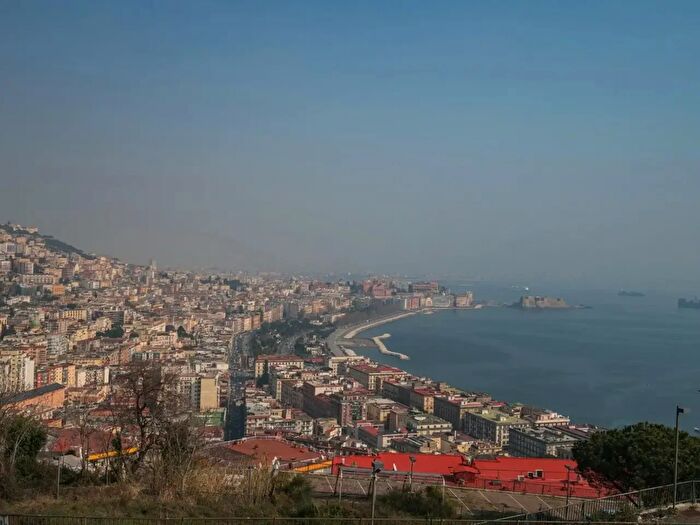 Appartamento con 5 locali in vendita in Via Stazio, Napoli