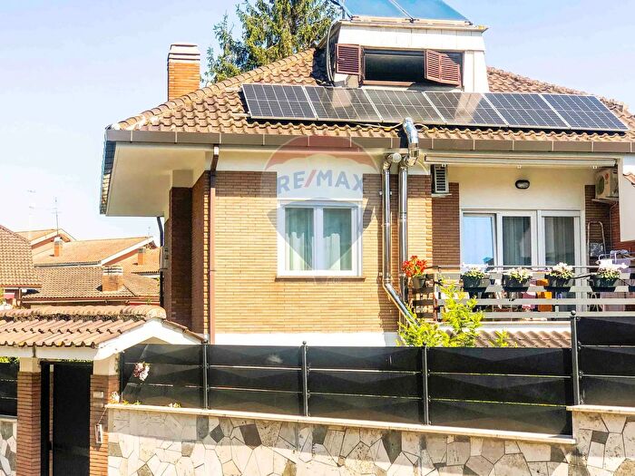 Casa con 12 locali in vendita in Via Francesco Bartolomeo Rastrelli, Roma