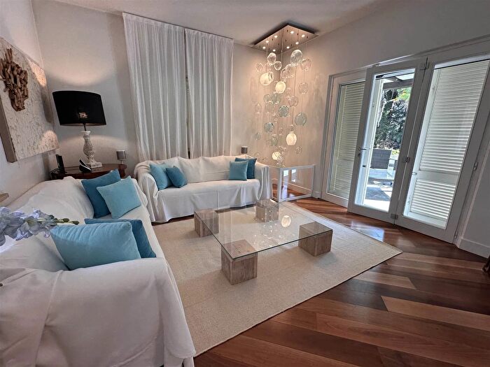 Casa con 9 locali in affitto in Forte Dei Marmi