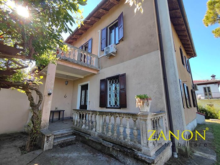 Casa con 9 locali in vendita in Via Fratelli Rosselli, Gradisca DIsonzo