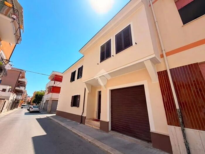 Casa con 6 locali in vendita in Via Adriatica, Termoli
