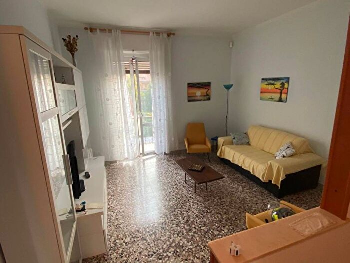 Appartamento quadrilocale in affitto in Via Bona di Savoia, Città Giardino, Pavia