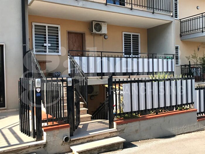 Appartamento quadrilocale in vendita in Via Peucetia, Cassano Delle Murge