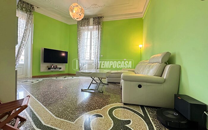 Appartamento con 5 locali in vendita in Via Stefano Dondero, Genova