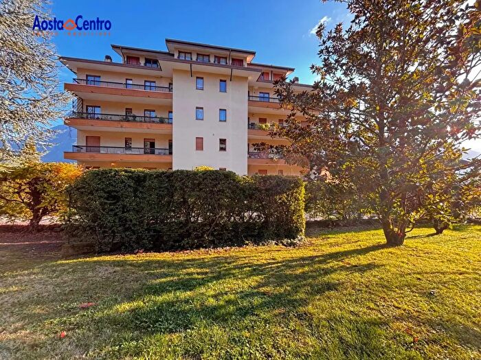 Appartamento con 5 locali in vendita in Via delle Betulle, Aosta