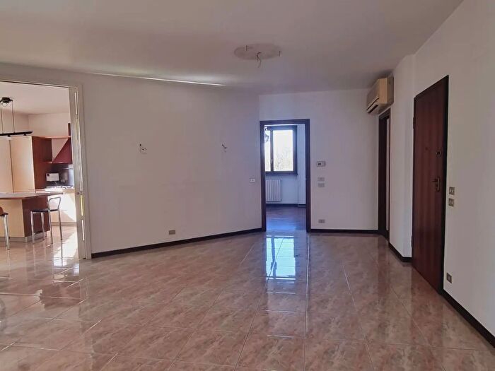 Appartamento con 5 locali in vendita in Piacenza