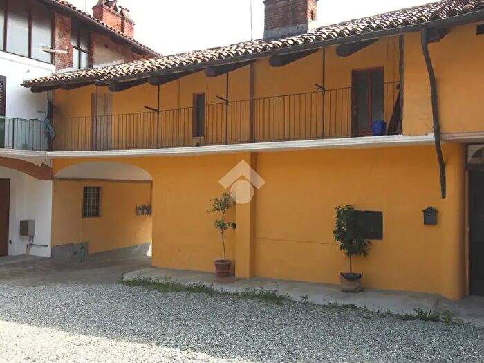 Appartamento trilocale in affitto in Via Umberto, Viverone