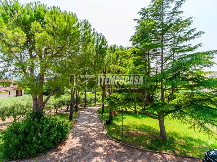 Casa con 6 locali in vendita in Via Cavallino, Civitanova Marche