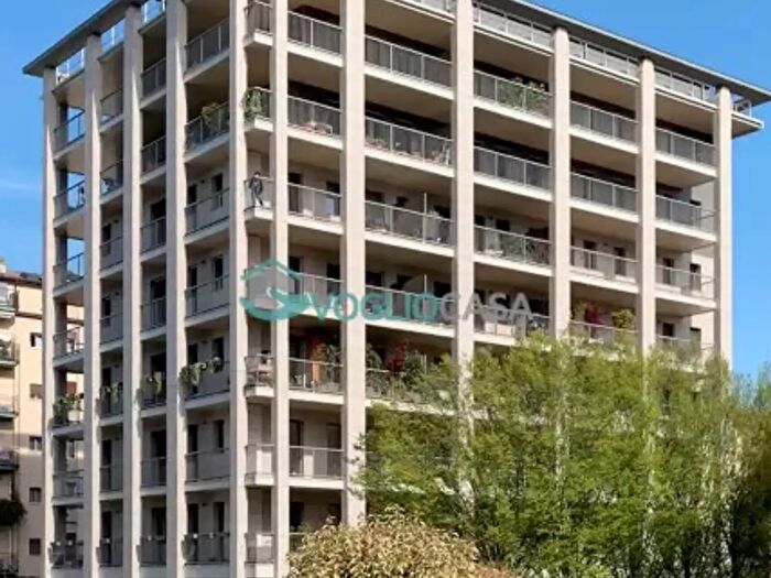 Appartamento trilocale in vendita in Via Inverigo, Milano