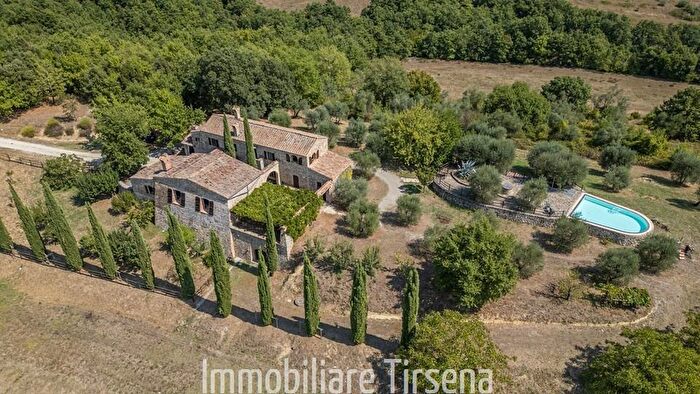 Casa con 8 locali in vendita in Orvieto
