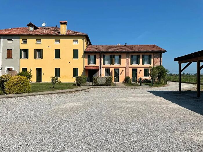 Appartamento trilocale in vendita in Via Roma, Cervarese Santa Croce