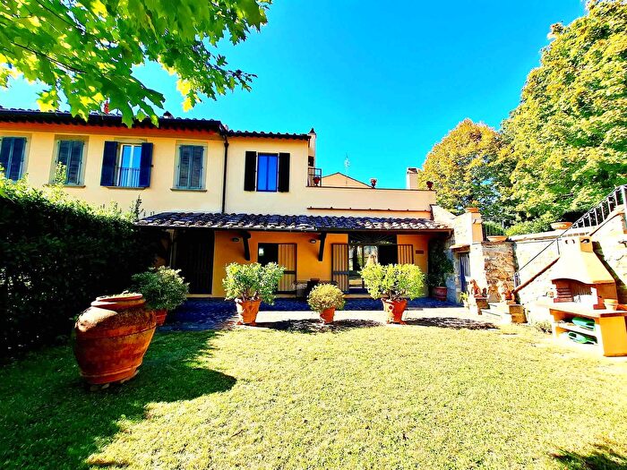 Casa con 7 locali in vendita in Firenze