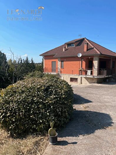 Casa con 6 locali in vendita in Avigliano