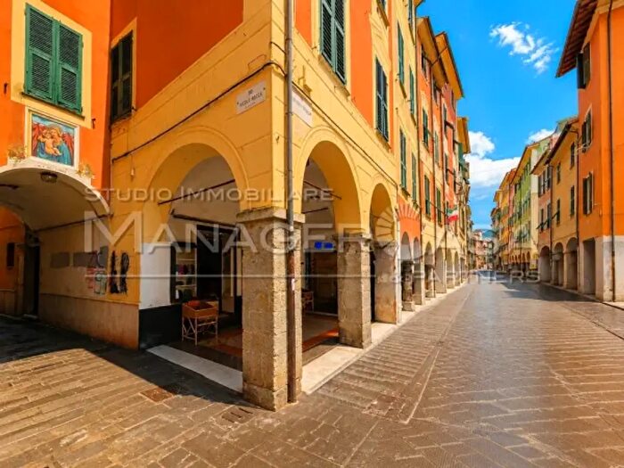 Appartamento trilocale in vendita in Via Jacopo Rocca, Chiavari
