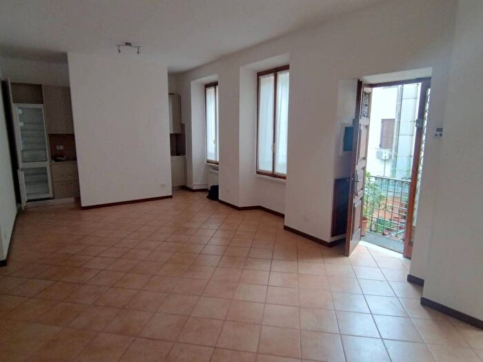 Appartamento trilocale in affitto in Via Asti, Frua, Milano