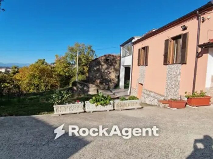 Casa con 6 locali in vendita in Via Palmente, Rogliano