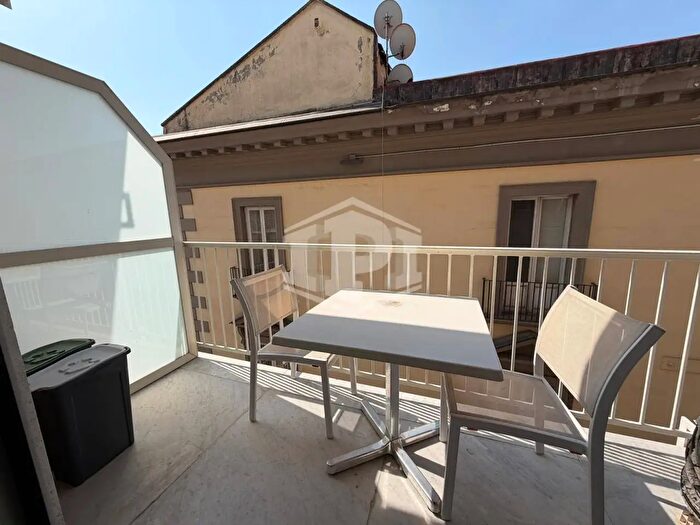 Appartamento bilocale in affitto in Via San Giacomo, Napoli