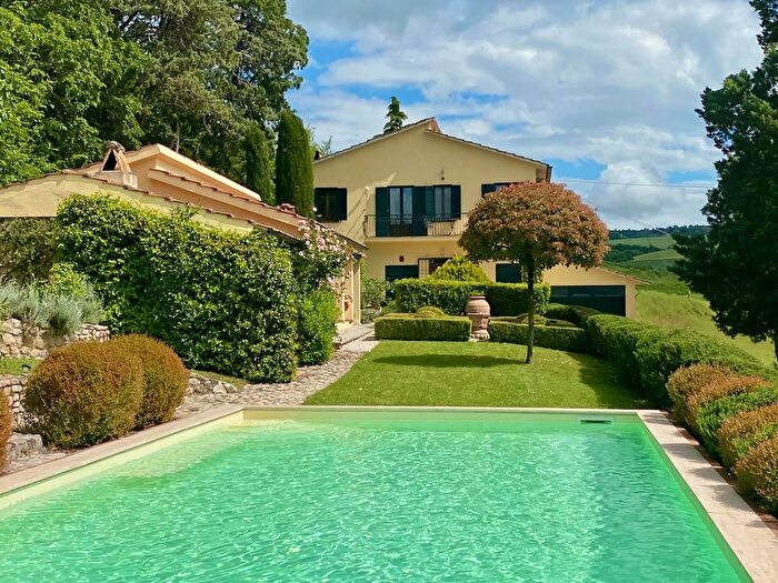 Casa con 10 locali in vendita in Marsciano