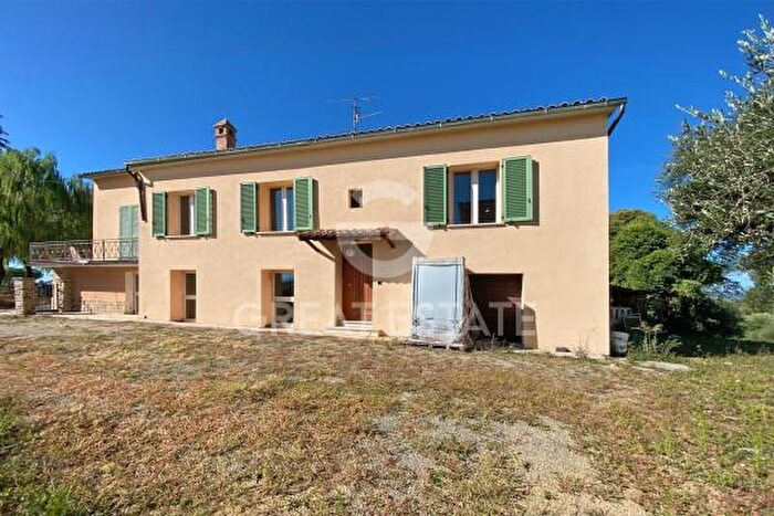 Casa con 6 locali in vendita in Via di Padule, Montepulciano