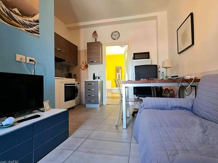 Appartamento bilocale in affitto in Via Santa Rita da Cascia, Famagosta, Milano